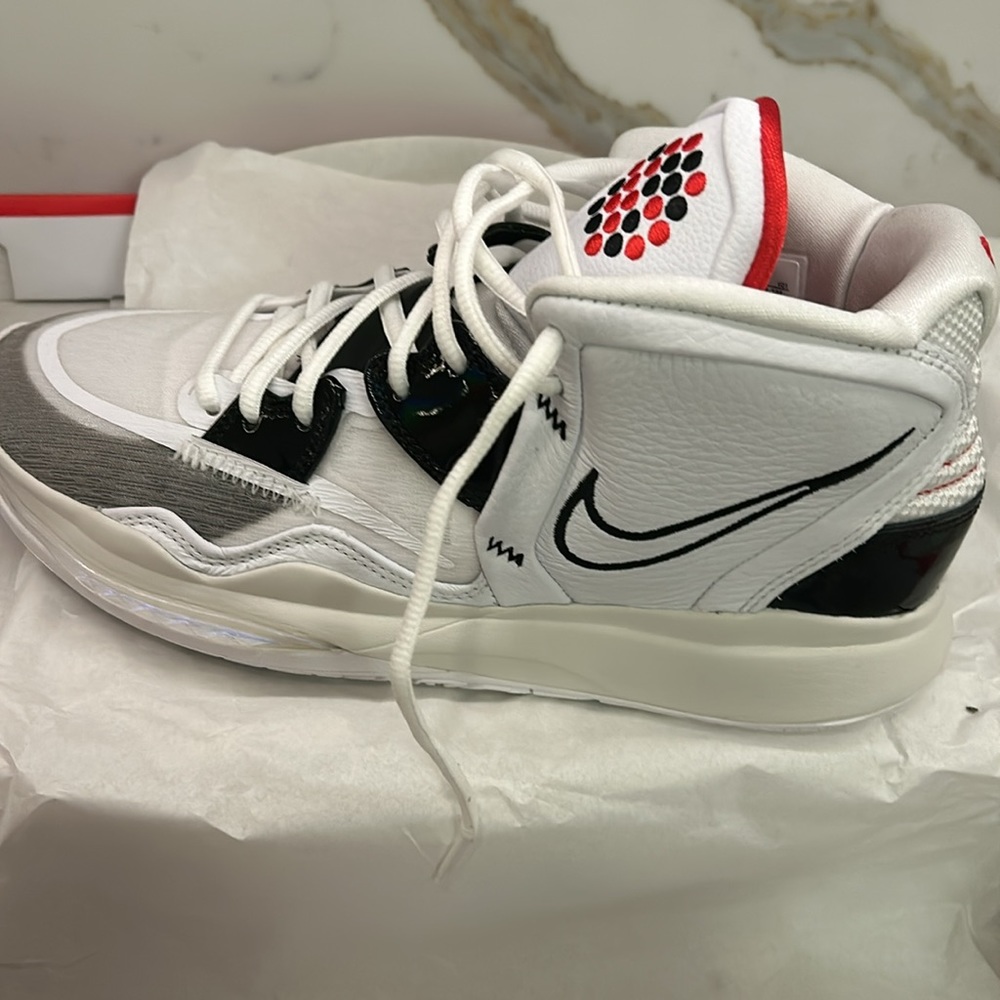 Kyrie infinity size 9 NIB 🔥